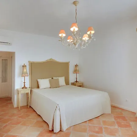 Sleeps 10 With Pool Air Con And Wifi