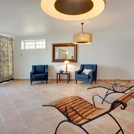 Villa Sleeps 10 With Pool Air Con And Wifi