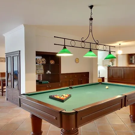 Sleeps 10 With Pool Air Con And Wifi فيلة Gale de Cima